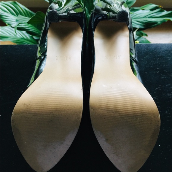 Patent leather black pumps - Picture 3 of 4